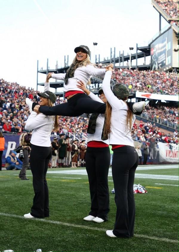 nfl-patriots-cheerleaders-in-yoga-pants-