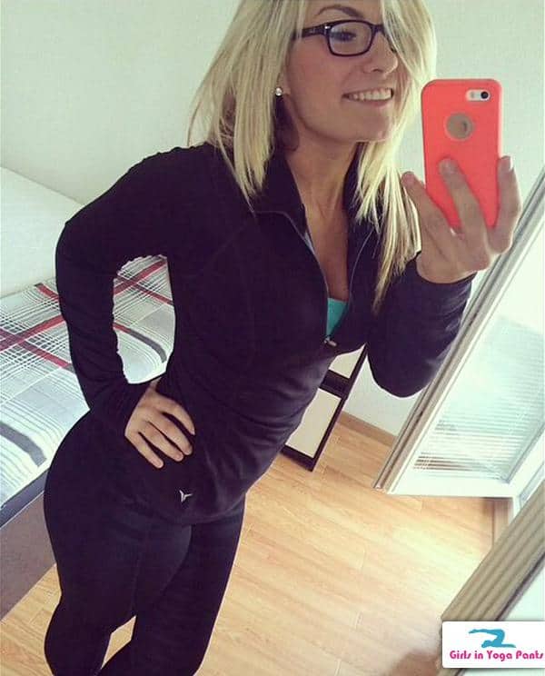 A Pre Gym Frontal Selfie Hot Girls In Yoga Pants Best