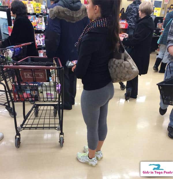 Creep Shot Of An Epic Ass In Giant Eagle Hot Girls In Yoga Pants
