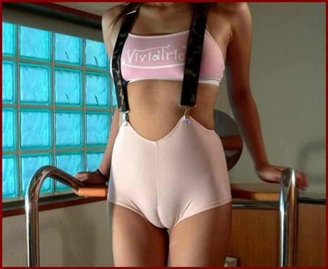 http://www.girlsinyogapants.com/wp-content/uploads/2015/08/camel-toe-041.jpeg