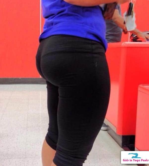 Creep Shots Of A Booty In Yoga Pants With Panty Line