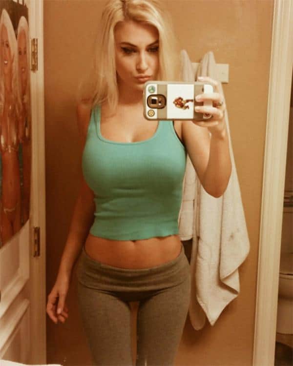Hot girl selfie yoga pants Hot girl selfie yoga pants