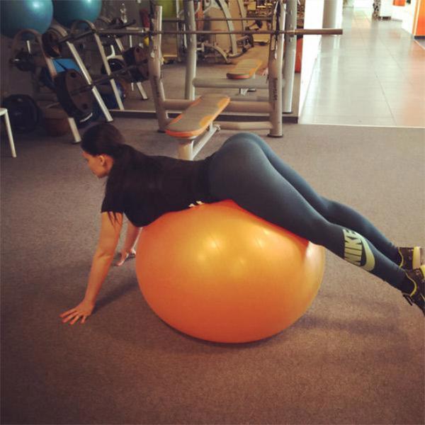 booty-poking-up-orange-ball