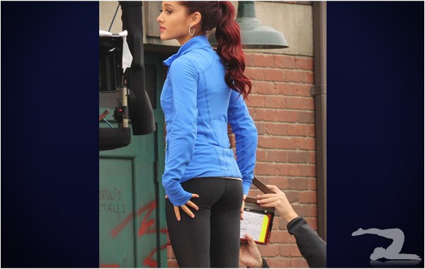 ariana grande yoga pants