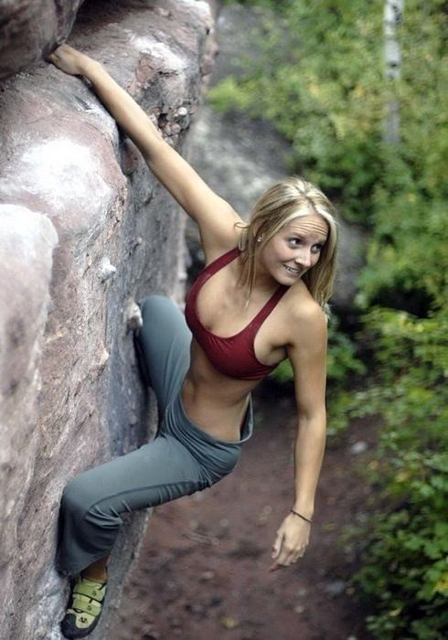 rock-climbing-in-yoga-pants1.jpg
