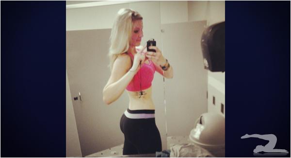This girl from Reddit loves showing off her booty in yoga pants, yoga