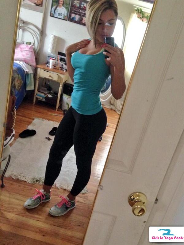 11 Reasons You Should Already Be Following This Cute Stoner On Twitter Hot Girls In Yoga Pants