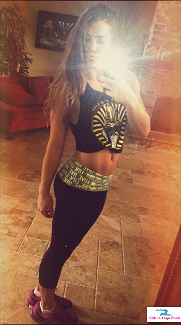 9 Pictures Of US Olympic Gold Medalist McKayla Maroney In Yoga Pants