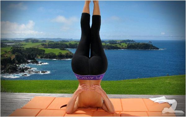 25 Hot Girls Doing Yoga And Being Flexible 