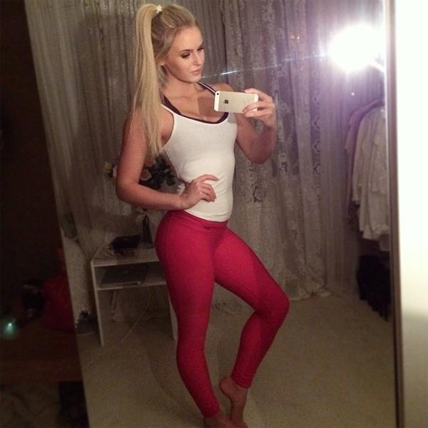 16 Of The Sexiest Blondes In Yoga Pants The Internet Has To Offer
