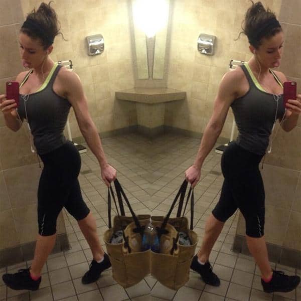 The extremely fit Mari Brennan in yoga pants (23 Photos