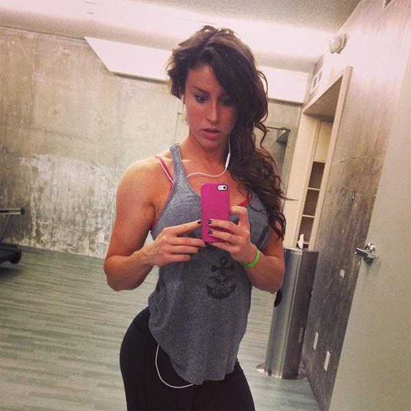 The extremely fit Mari Brennan in yoga pants (23 Photos