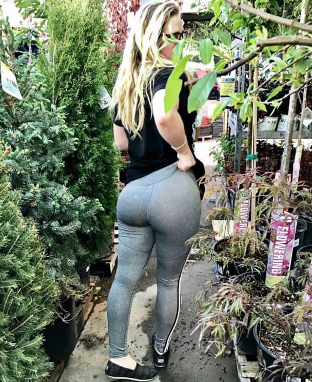 Big Ass White Girl Public