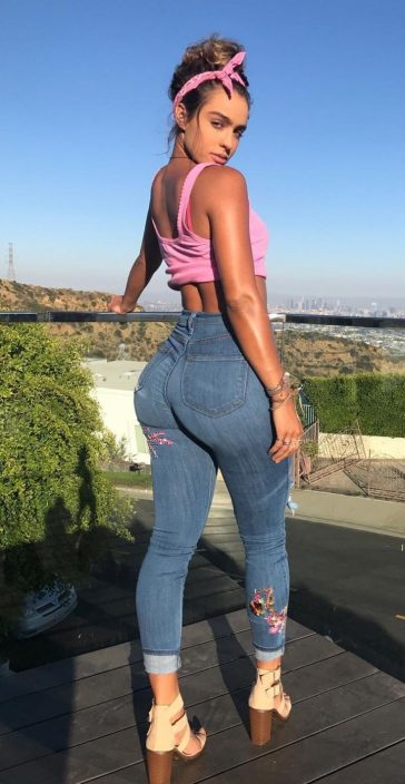 sommer ray in yoga pants